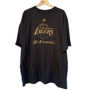 🏀 ADIDAS | Los Angeles Lakers‎ - 15x Champions Graphic Tee - Men’s 2XL